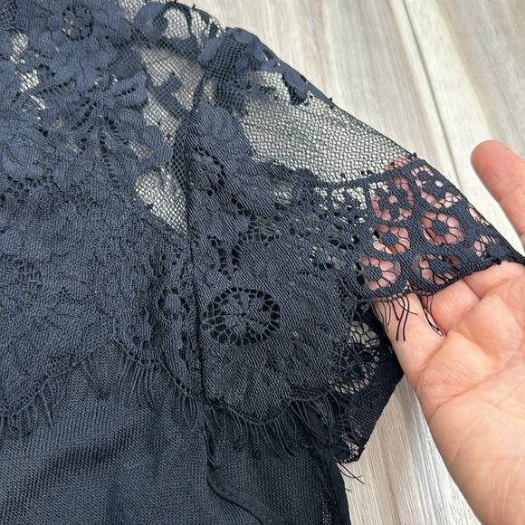 Tricot Chic lace short sleeve top size 4 - Picture 3 of 6